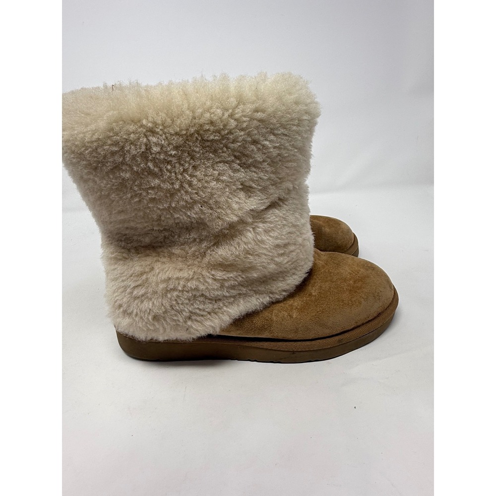 UGG Australia Chestnut Suede Cream Fluffy Shearling Fur Boots Metal Logo Plate